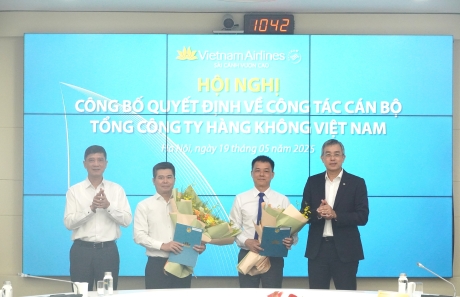 HỘI NGHỊ CÔNG BỐ QUYẾT ĐỊNH VỀ CÔNG TÁC CÁN BỘ